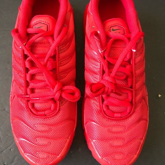 nike air max plus triple red